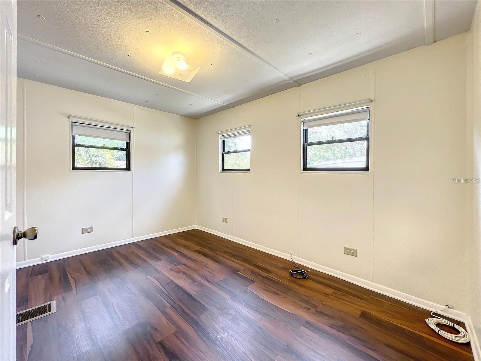 LAKE KATHRYN PARK 5TH ADD - Residential Lease