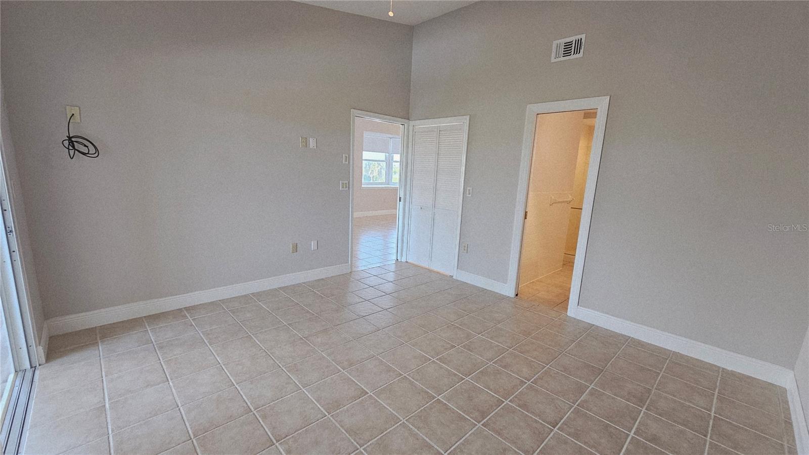 CLUBHOUSE - Residential Lease