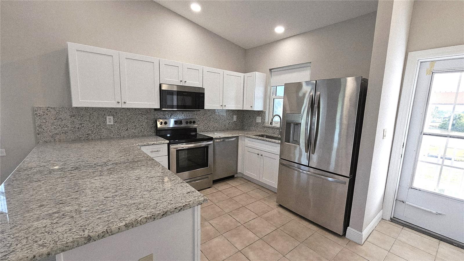 CLUBHOUSE - Residential Lease