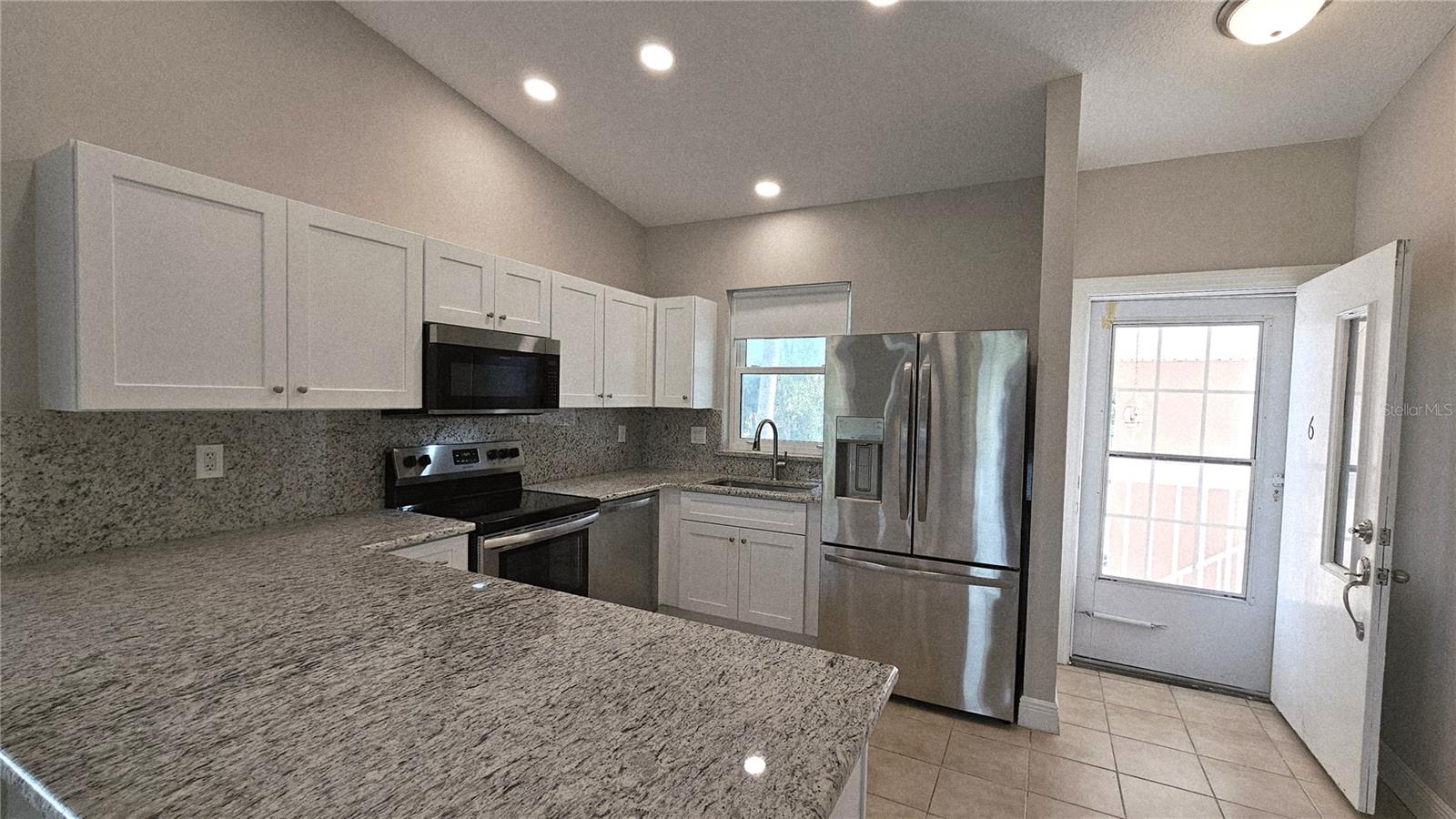 CLUBHOUSE - Residential Lease