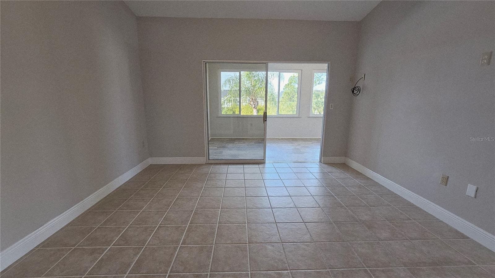 CLUBHOUSE - Residential Lease