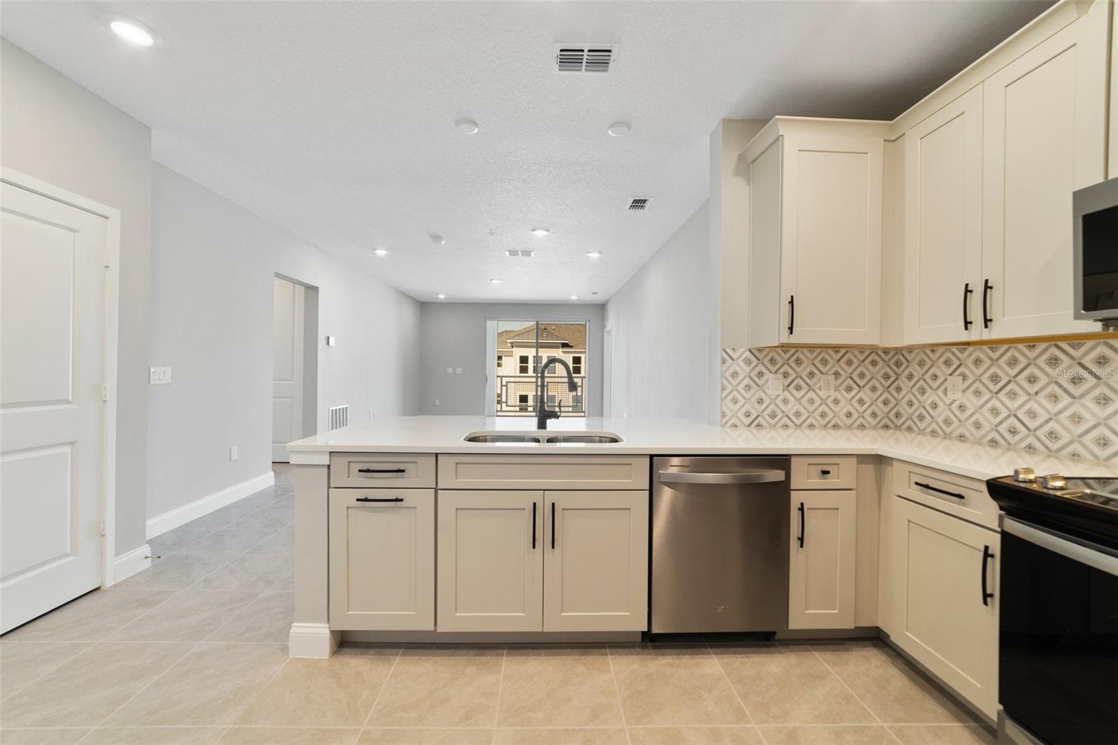 7557 LAUREATE BOULEVARD 6401