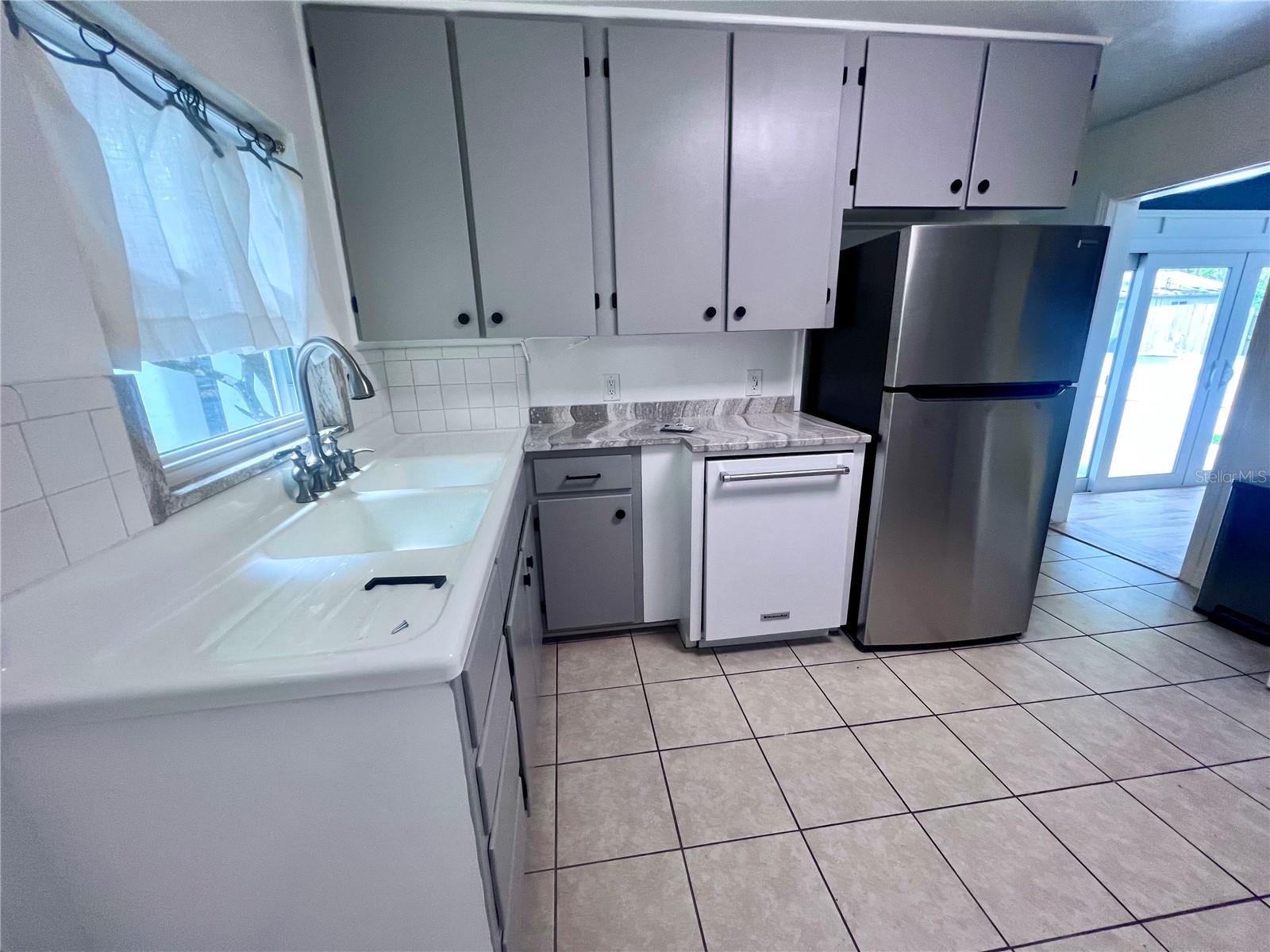 2707 NW 4TH AVENUE
