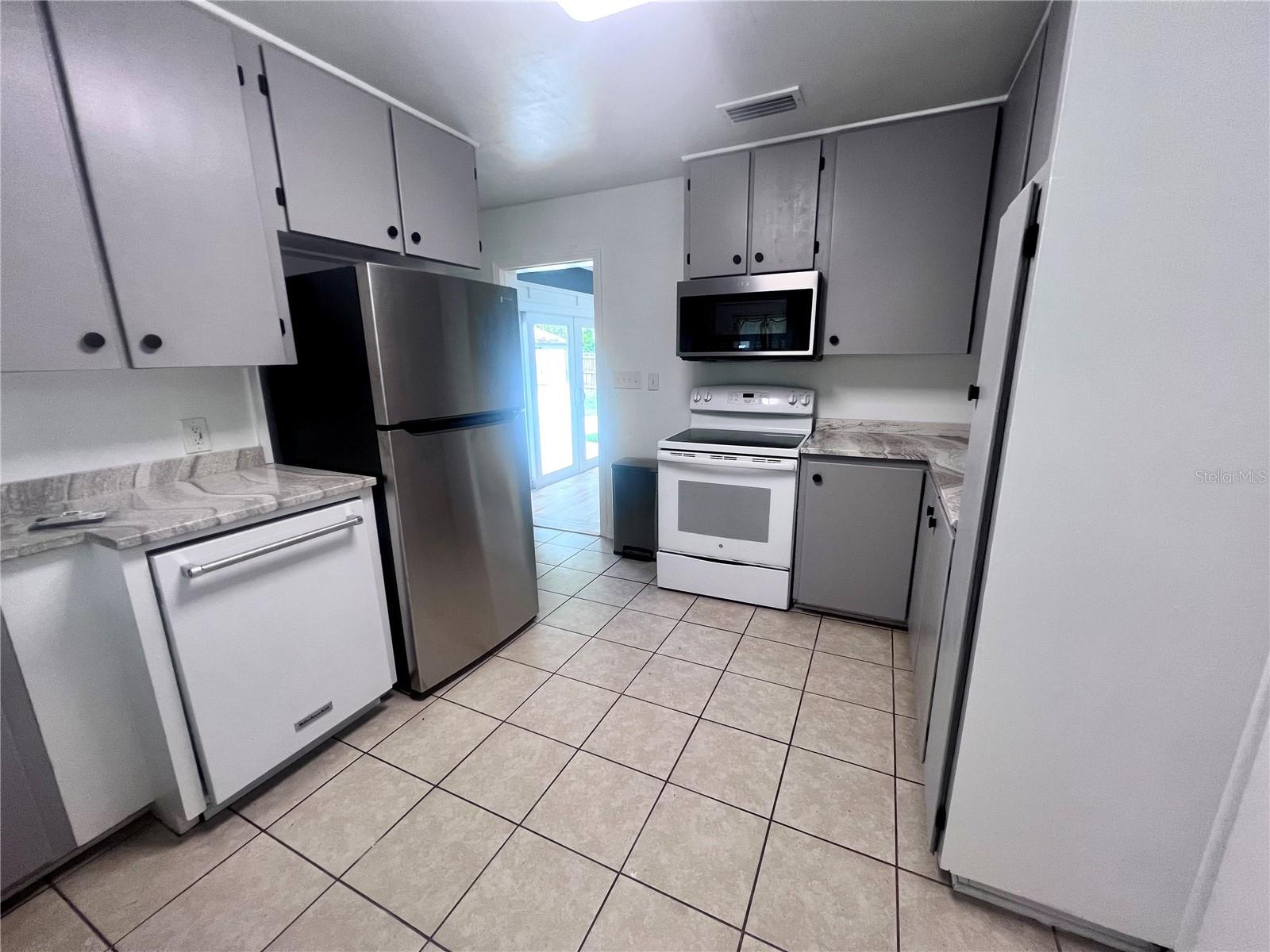 2707 NW 4TH AVENUE