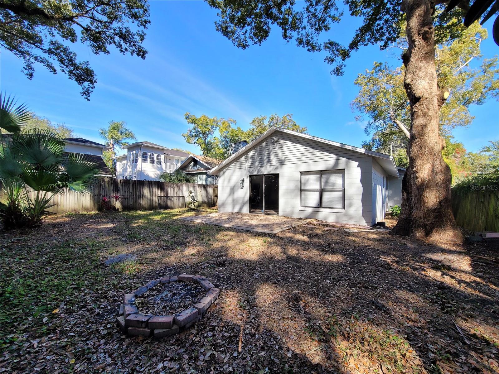 LAND WHISPERING OAKS - Residential Lease