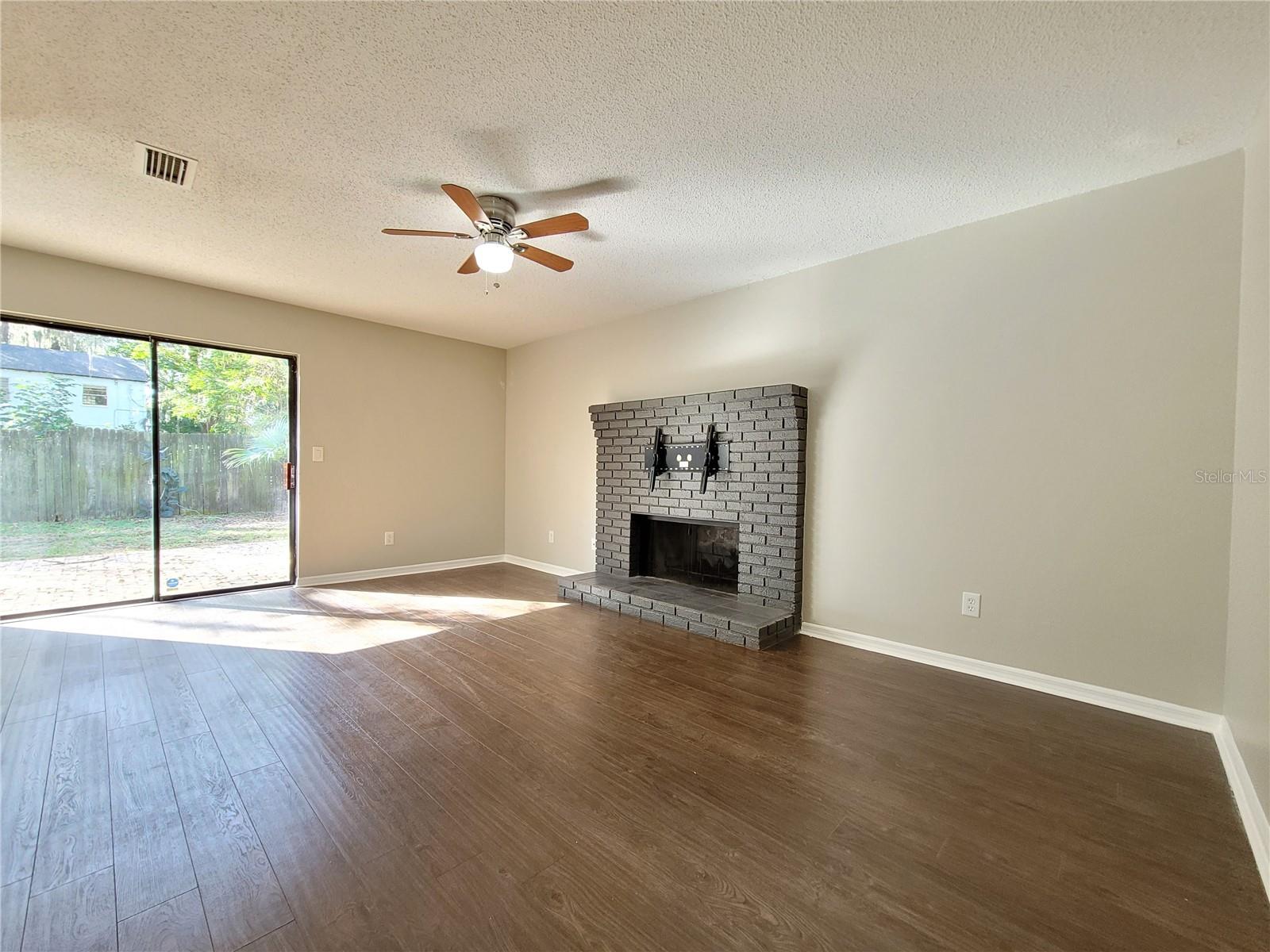 LAND WHISPERING OAKS - Residential Lease