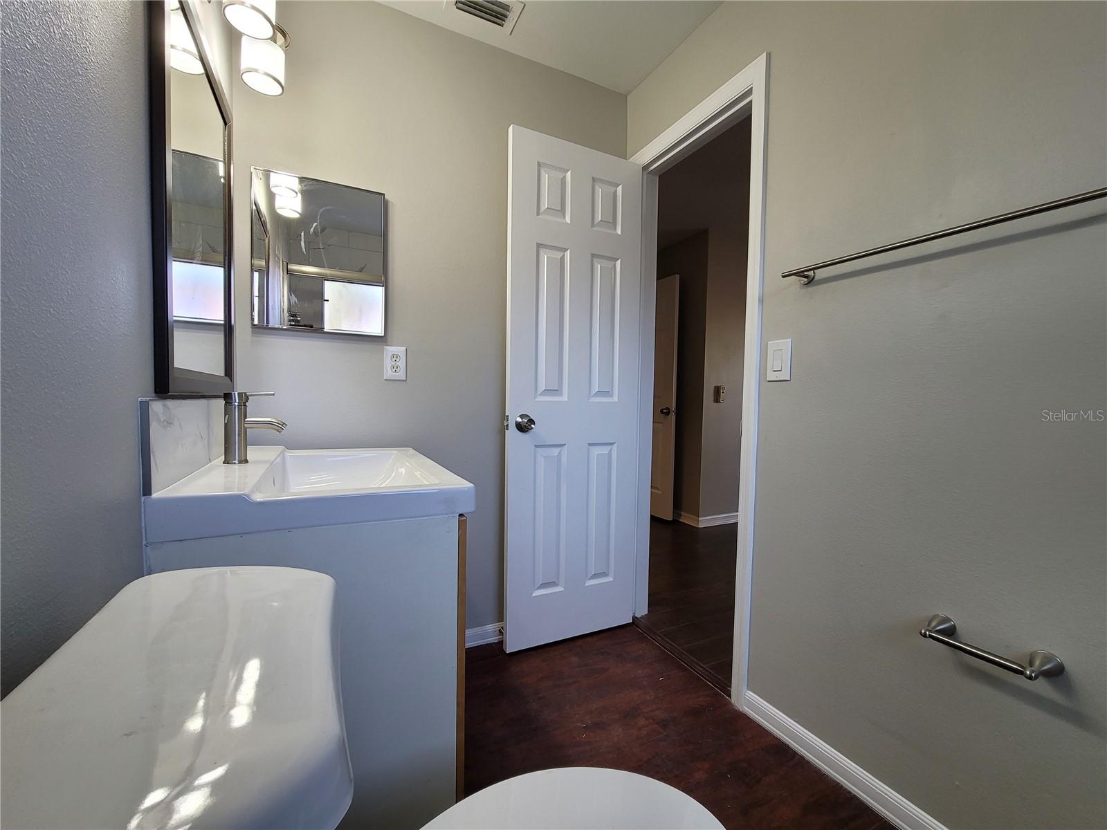 LAND WHISPERING OAKS - Residential Lease