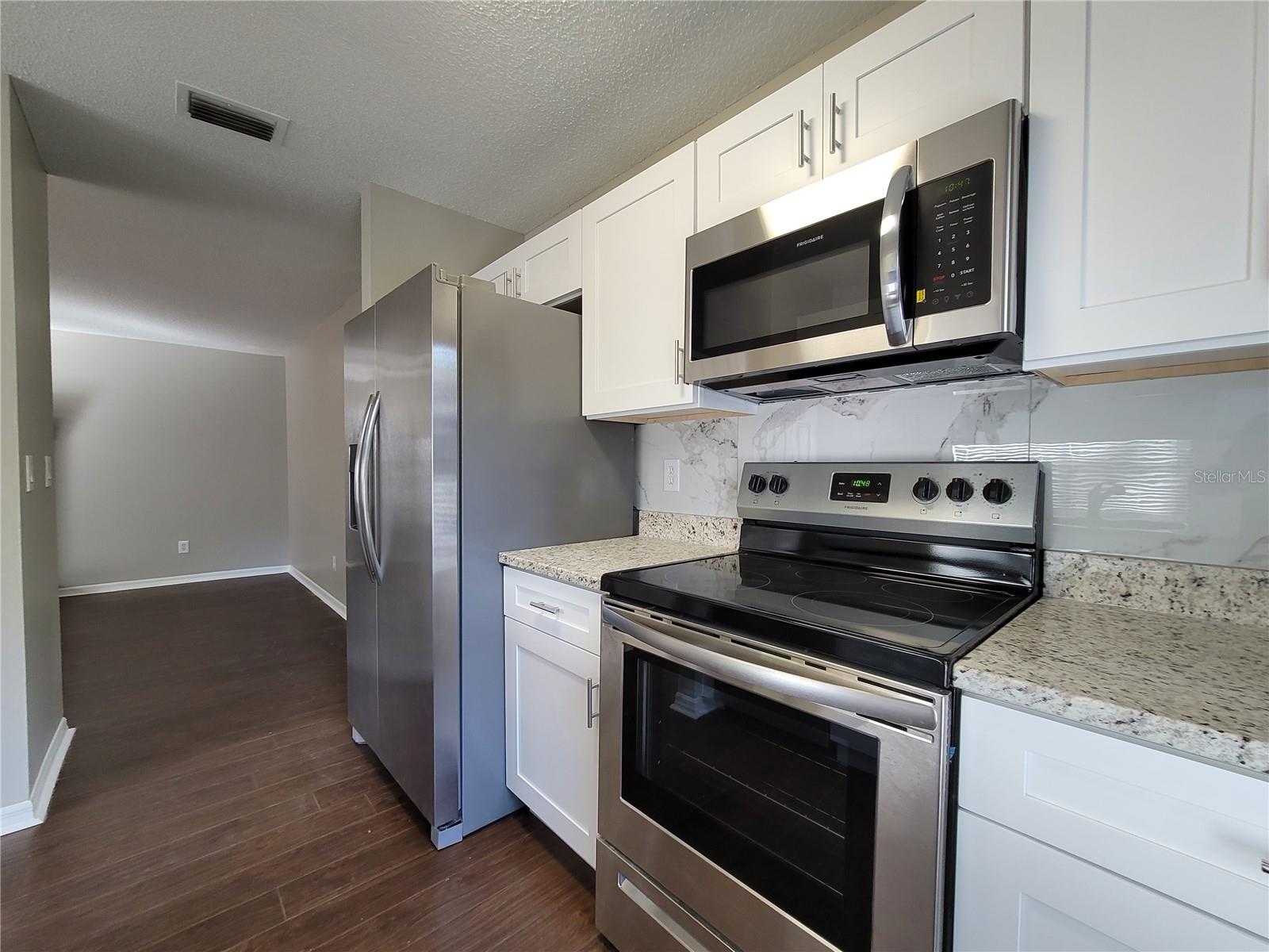 LAND WHISPERING OAKS - Residential Lease