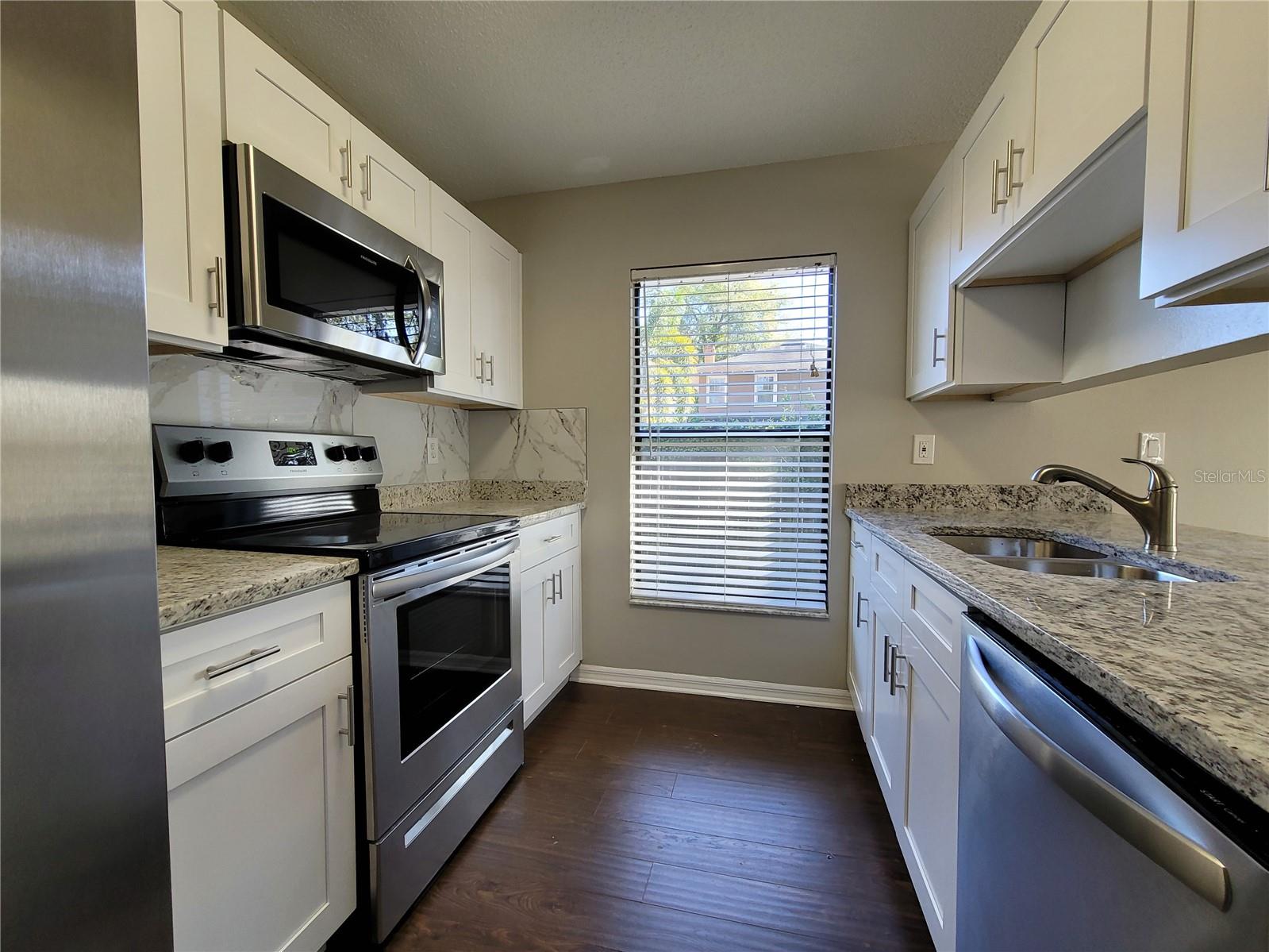 LAND WHISPERING OAKS - Residential Lease