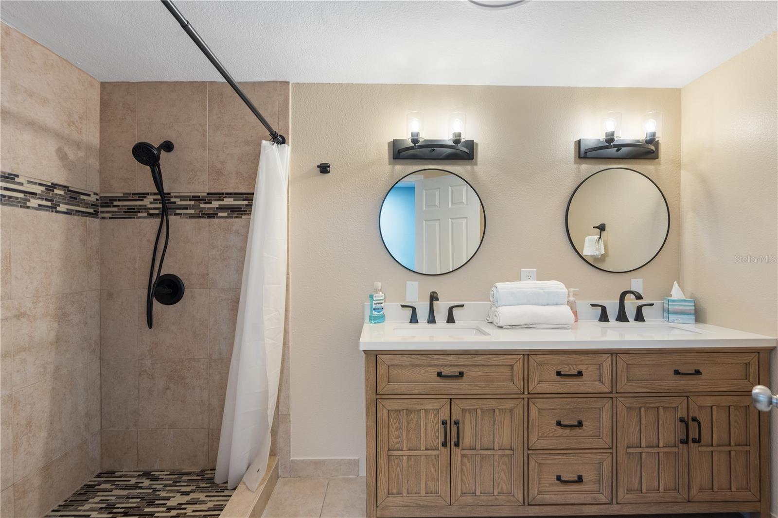 HILLANDALE - Residential