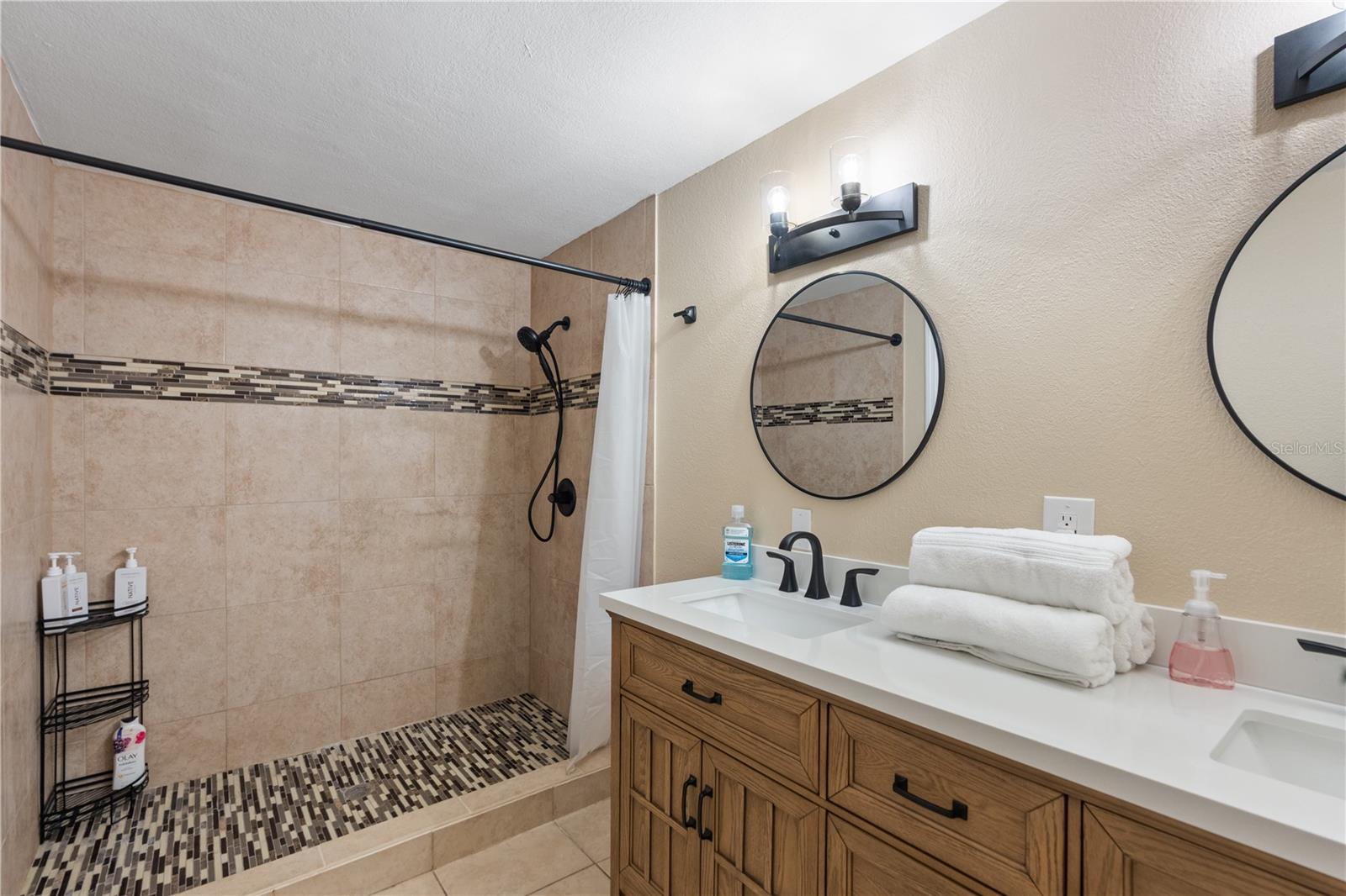 HILLANDALE - Residential