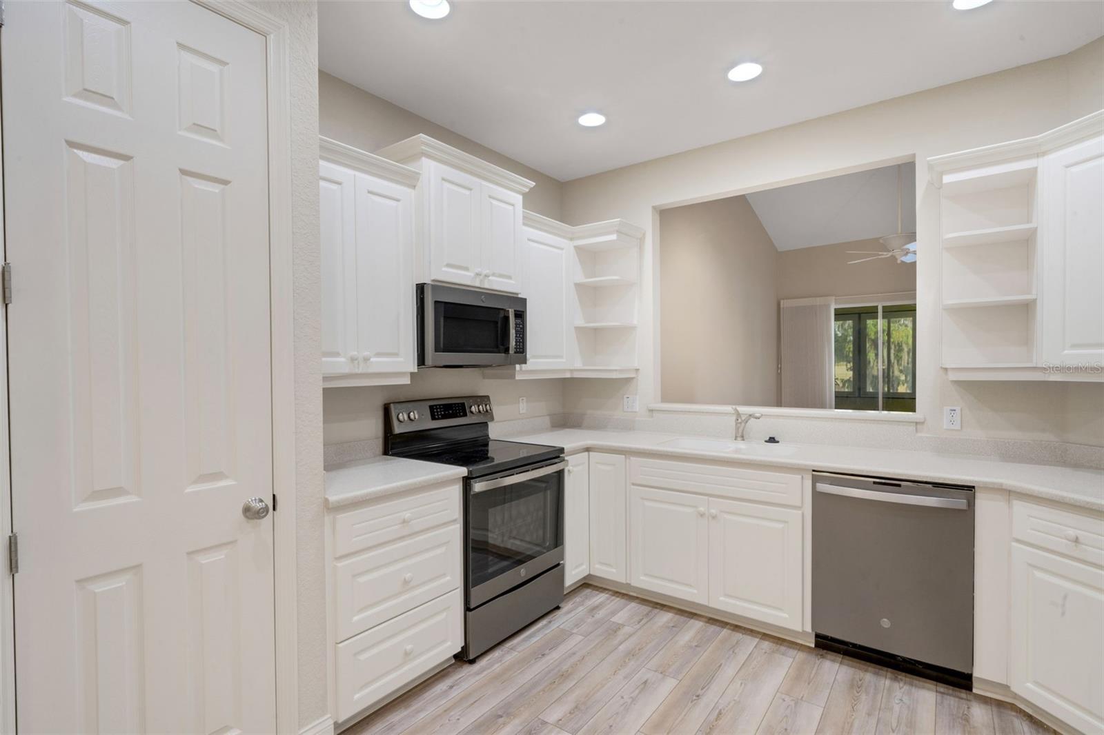 MISSION LAKES AT OAKBRIDGE CONDO - Residential