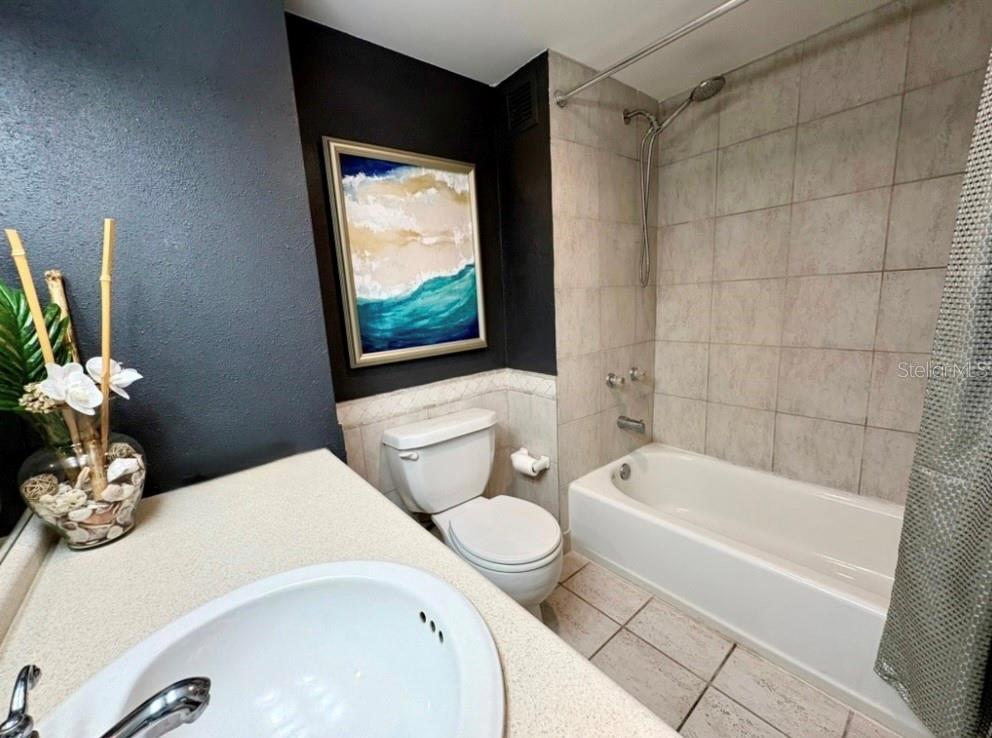 REGATTA BEACH CLUB CONDO - Residential Lease