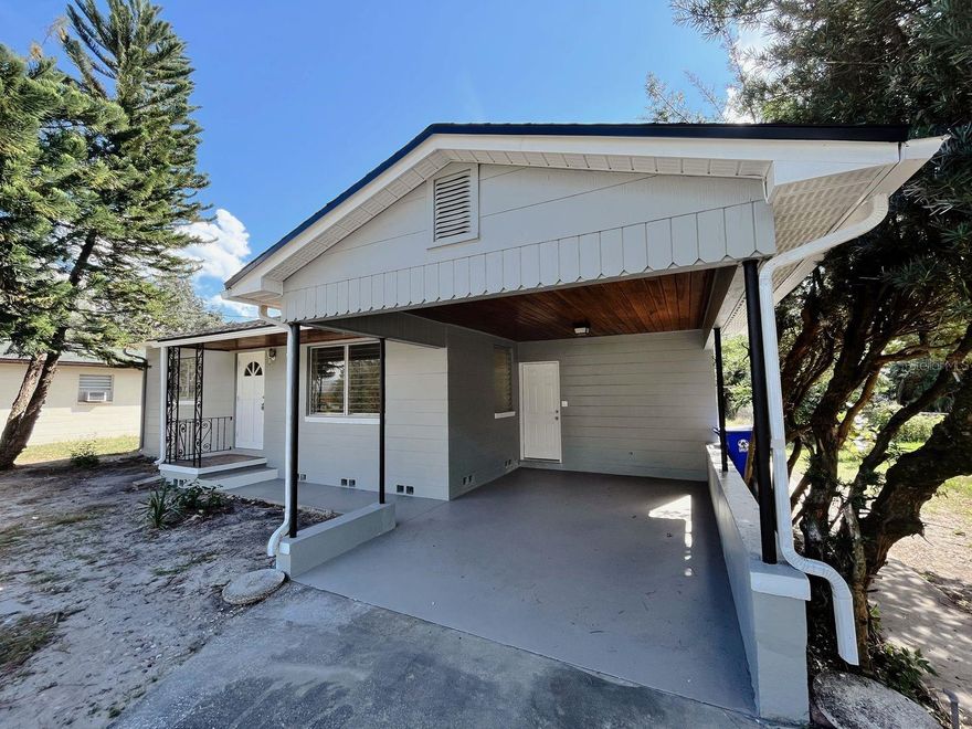 3/1 AVAILABLE NOW!
This quaint 3 bedroom, 1 bathroom home located in the heart of Lakeland is perfect for a small family or roommates. There are beautiful wood floors throughout and a lot of windows to allow plenty of natural light. You have a covered carport for parking, a large backyard and a concrete storage building in the back. Located near plenty of shopping and restaurants.