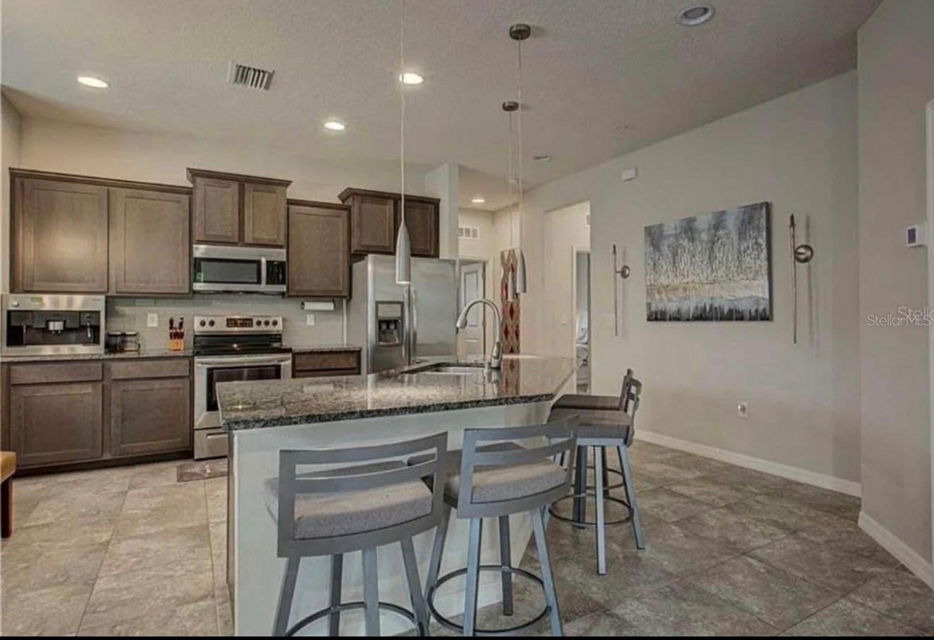 SOLEIL PH 16 - Residential Lease