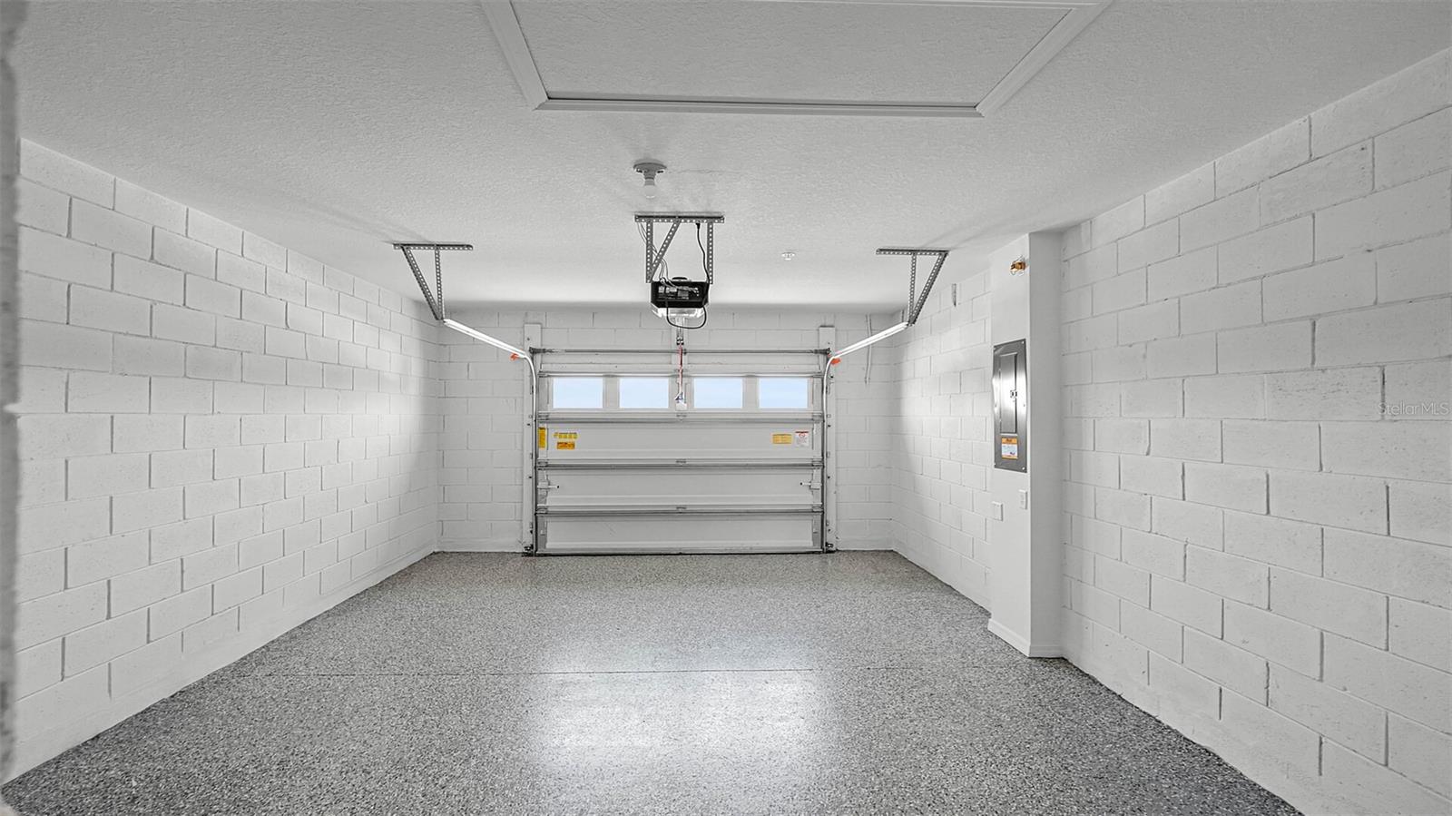 SOUTH MEWS/AVIAN POINTE - Residential