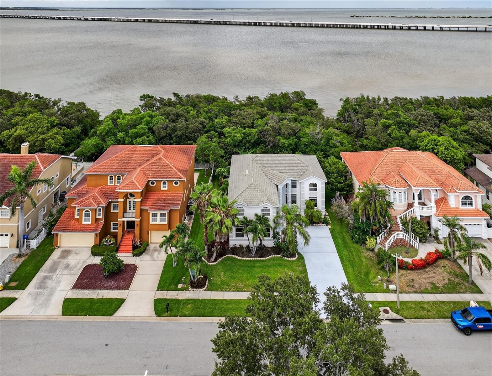 3185 SHORELINE DRIVE