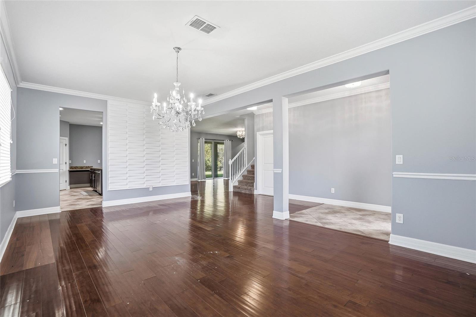3987 ROUND TABLE COURT