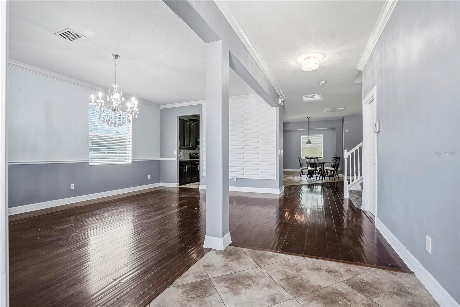 3987 ROUND TABLE COURT
