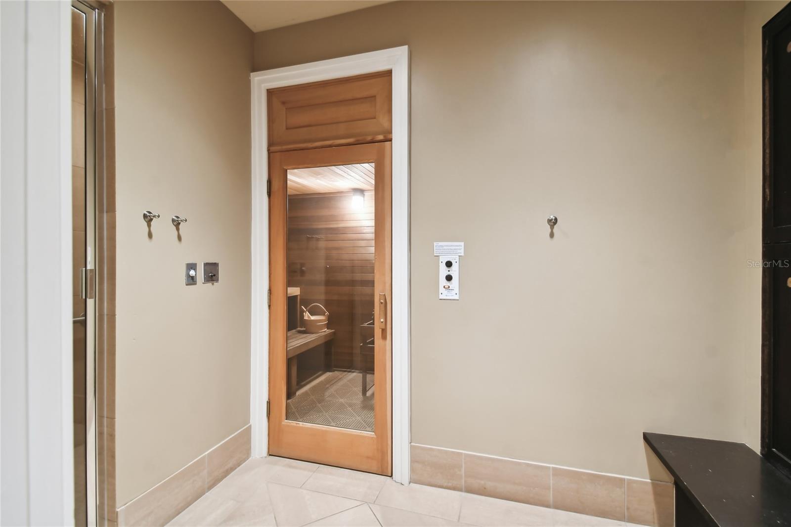 CASTILLO AT WESTSHORE YACHT CL - Residential