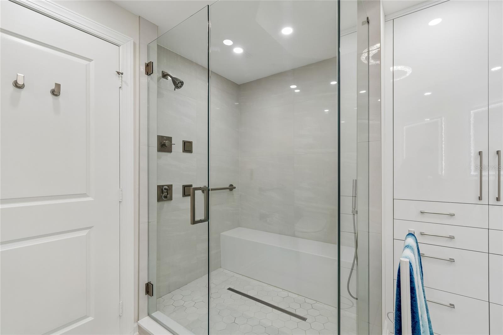 CASTILLO AT WESTSHORE YACHT CL - Residential