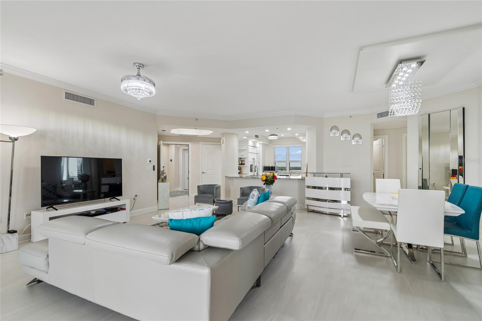 CASTILLO AT WESTSHORE YACHT CL - Residential