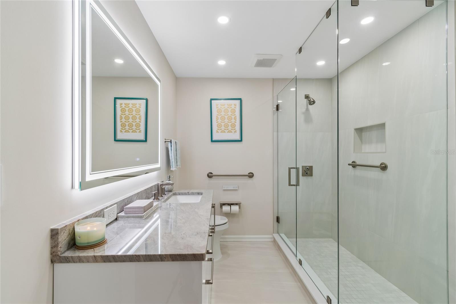 CASTILLO AT WESTSHORE YACHT CL - Residential