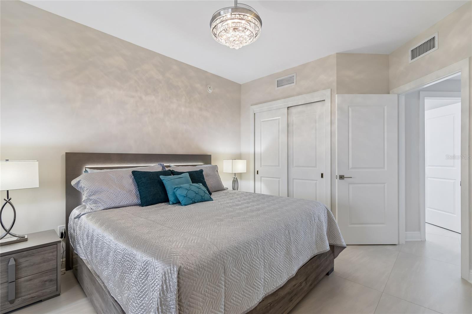 CASTILLO AT WESTSHORE YACHT CL - Residential