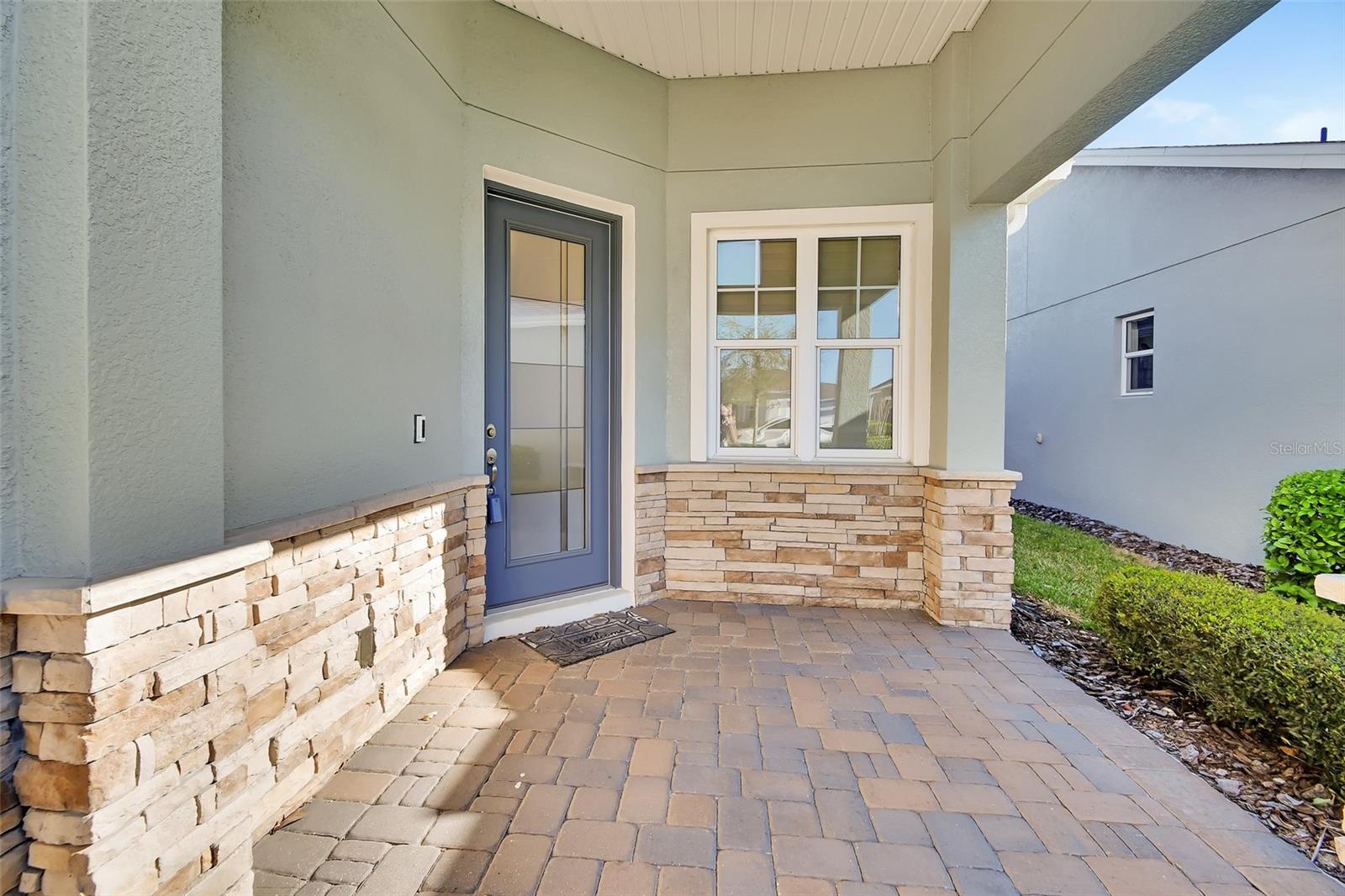 1079 LINCOLNSHIRE DRIVE