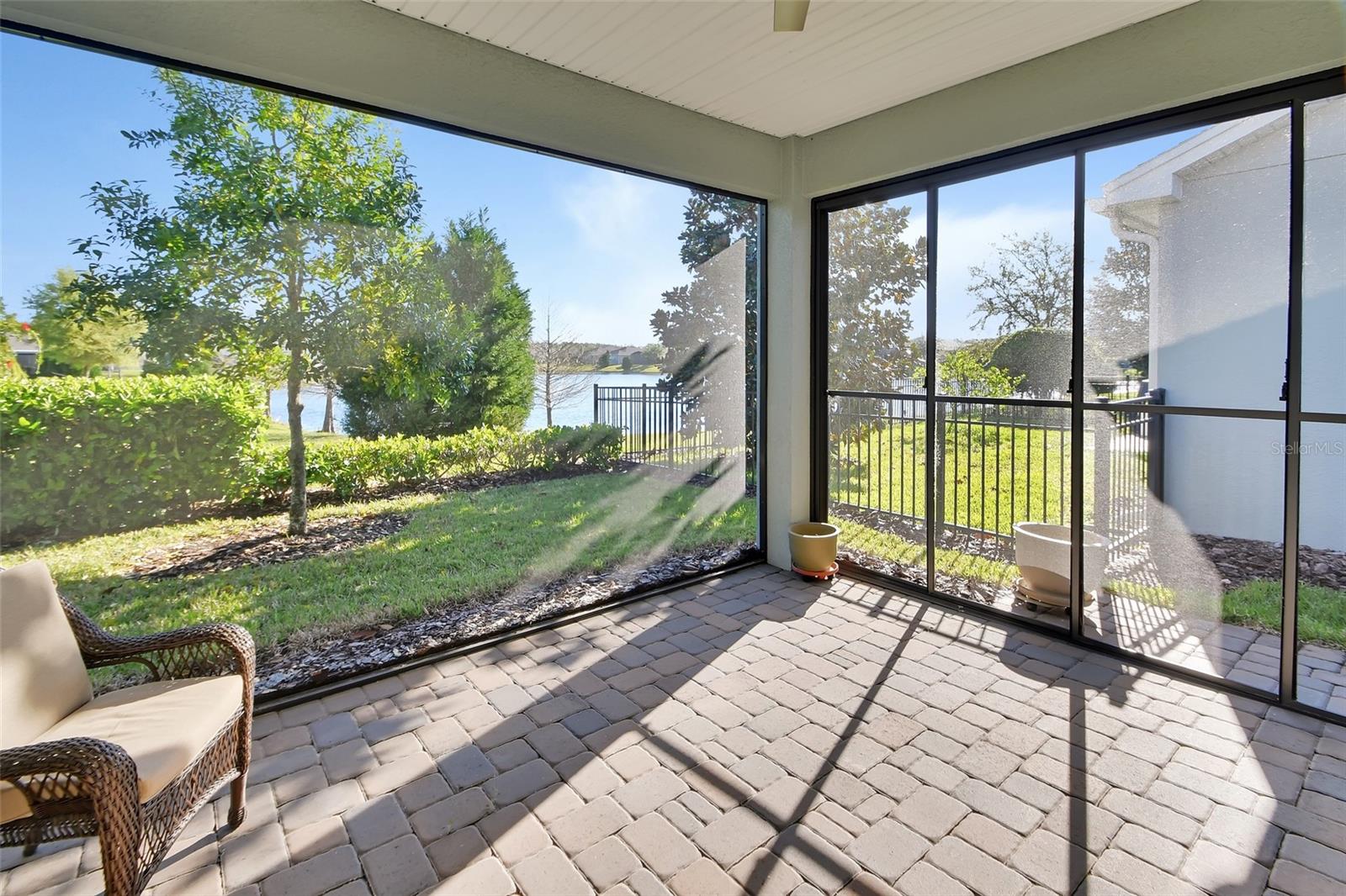 1079 LINCOLNSHIRE DRIVE