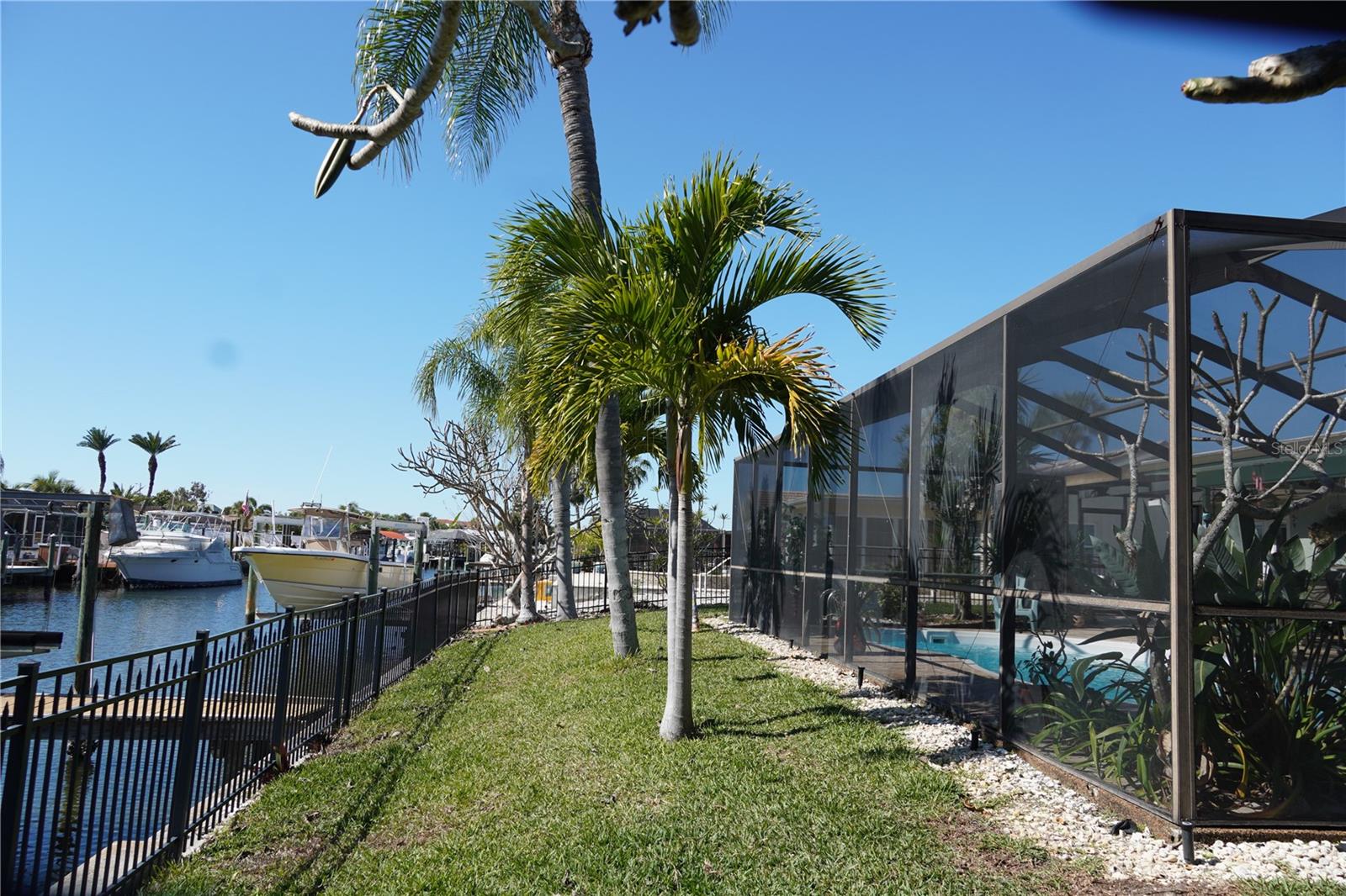 APOLLO BEACH UNIT 08 A RESUBDI - Residential