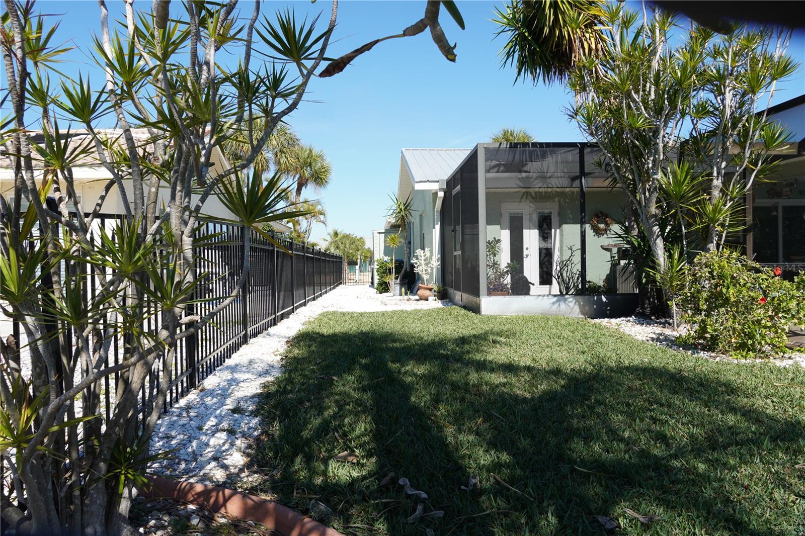 APOLLO BEACH UNIT 08 A RESUBDI - Residential