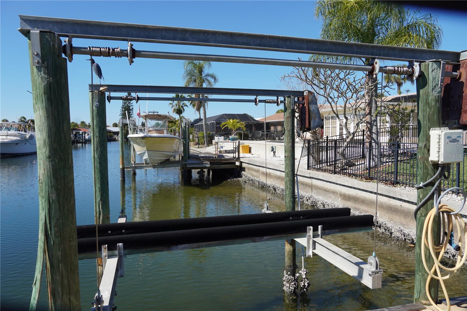 APOLLO BEACH UNIT 08 A RESUBDI - Residential