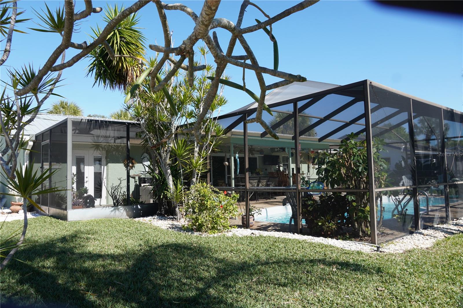 APOLLO BEACH UNIT 08 A RESUBDI - Residential