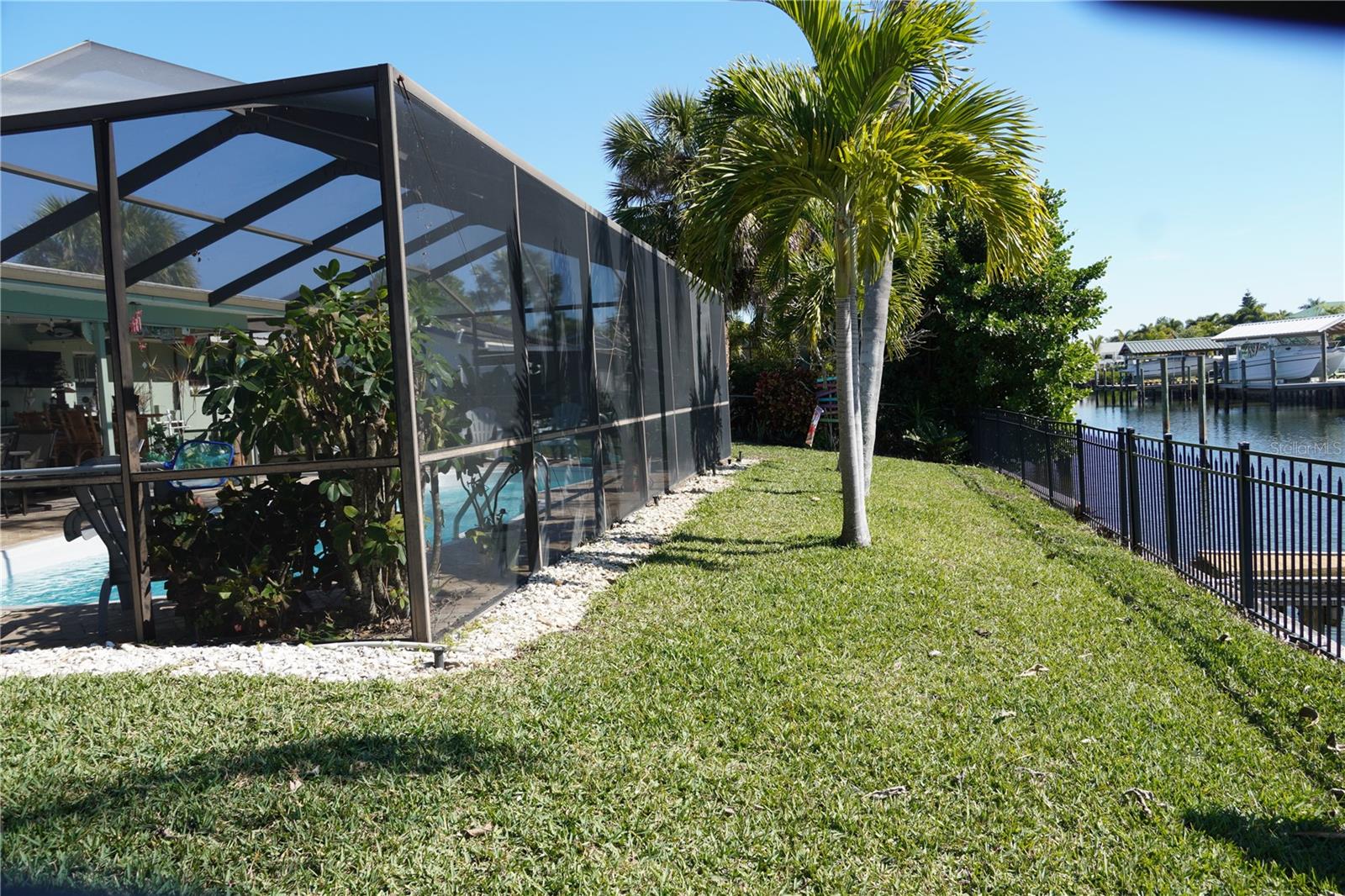 APOLLO BEACH UNIT 08 A RESUBDI - Residential