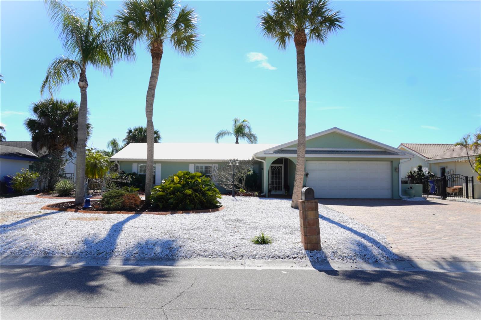 APOLLO BEACH UNIT 08 A RESUBDI - Residential