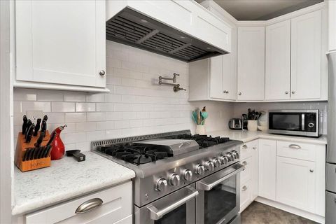 Tiny photo for 405 Lakeshore Drive, Leesburg, FL 34748 (MLS # OM721071)