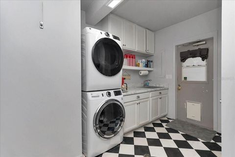 Tiny photo for 405 Lakeshore Drive, Leesburg, FL 34748 (MLS # OM721071)