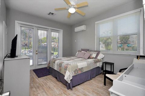 Tiny photo for 405 Lakeshore Drive, Leesburg, FL 34748 (MLS # OM721071)