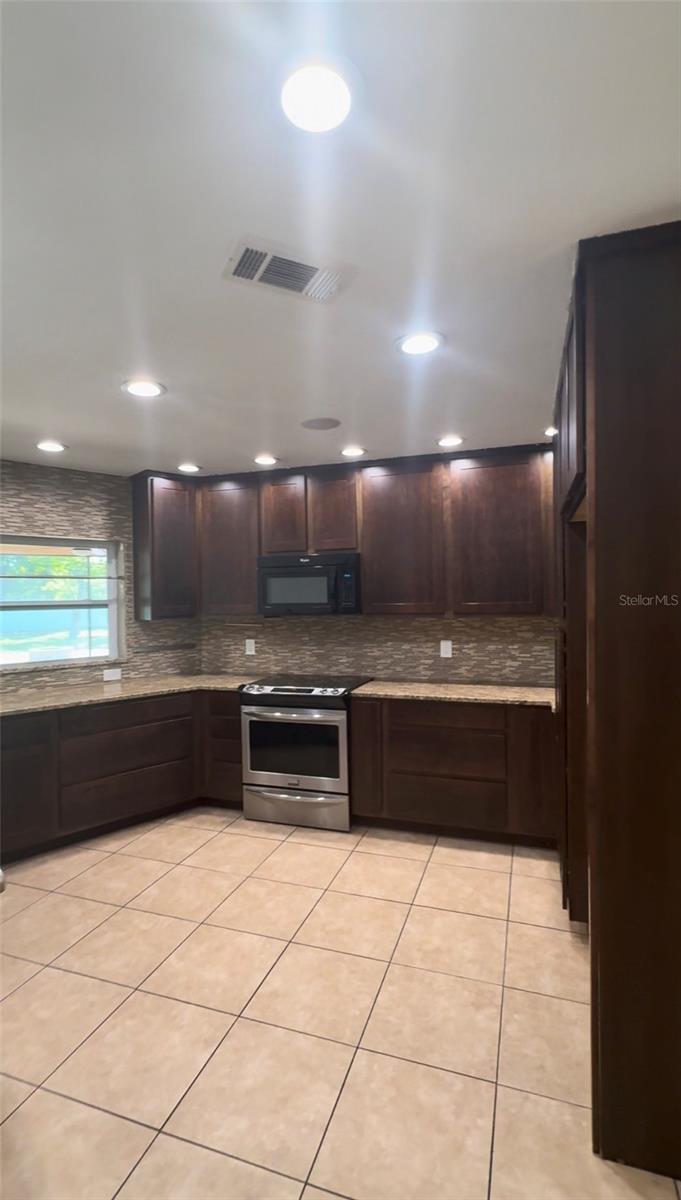 3109 RESEDA COURT