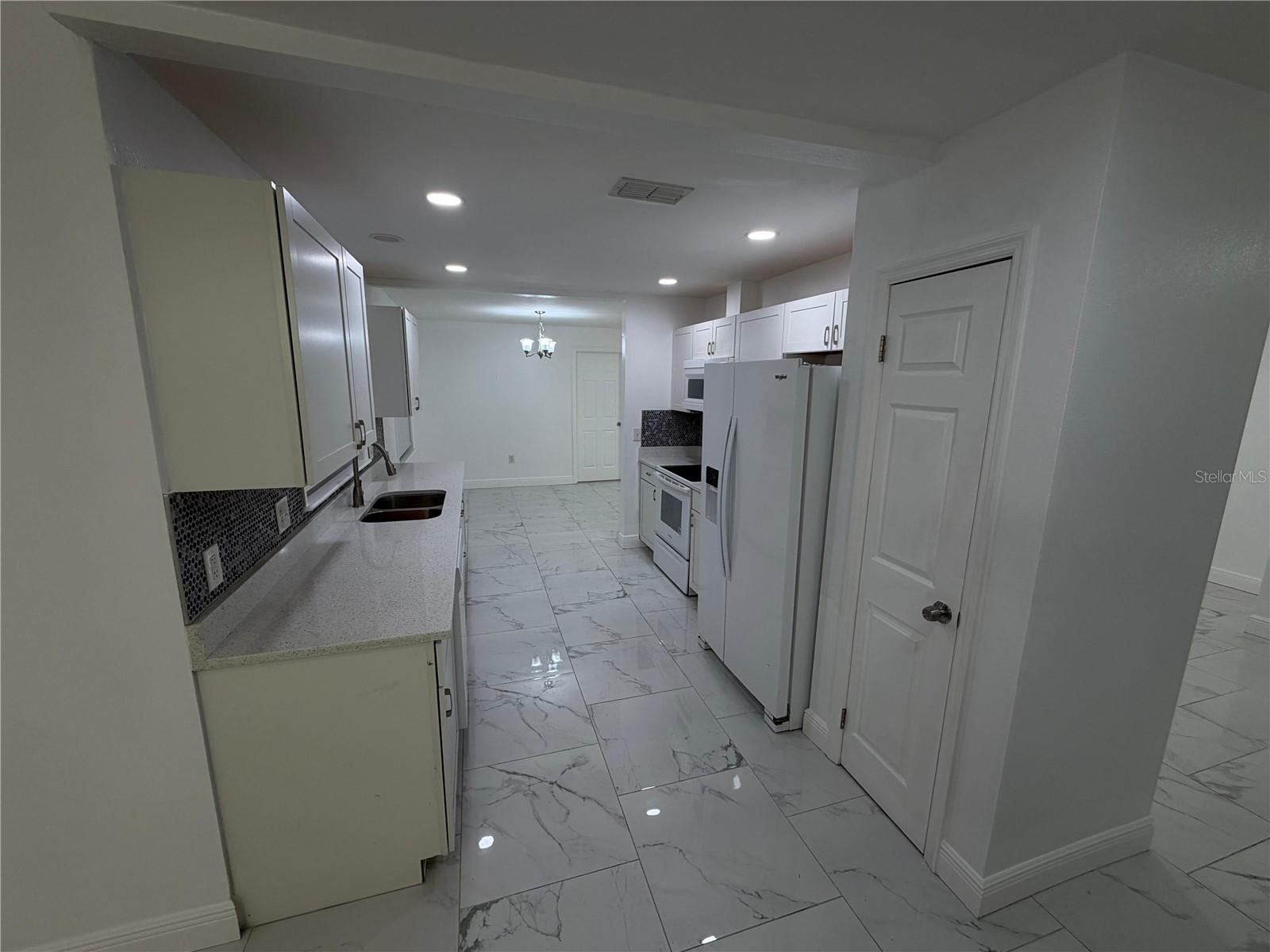 BEL AIRE WOODS EIGHTH ADD - Residential Lease