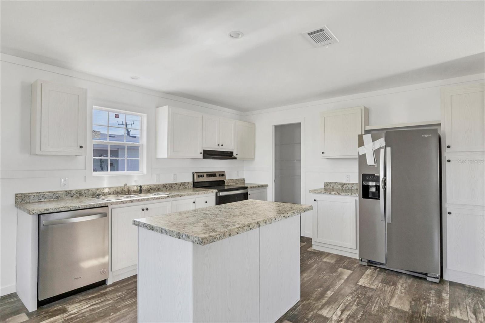 HOLIDAY MOB ESTATE - Residential