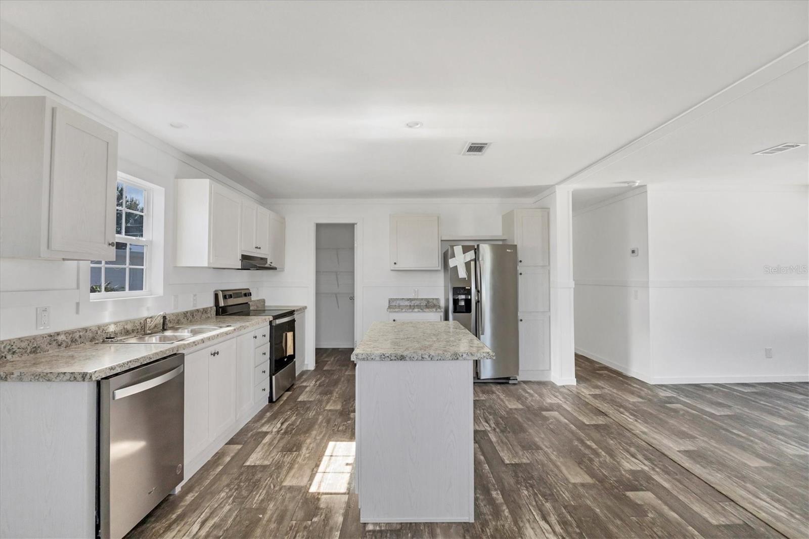 HOLIDAY MOB ESTATE - Residential