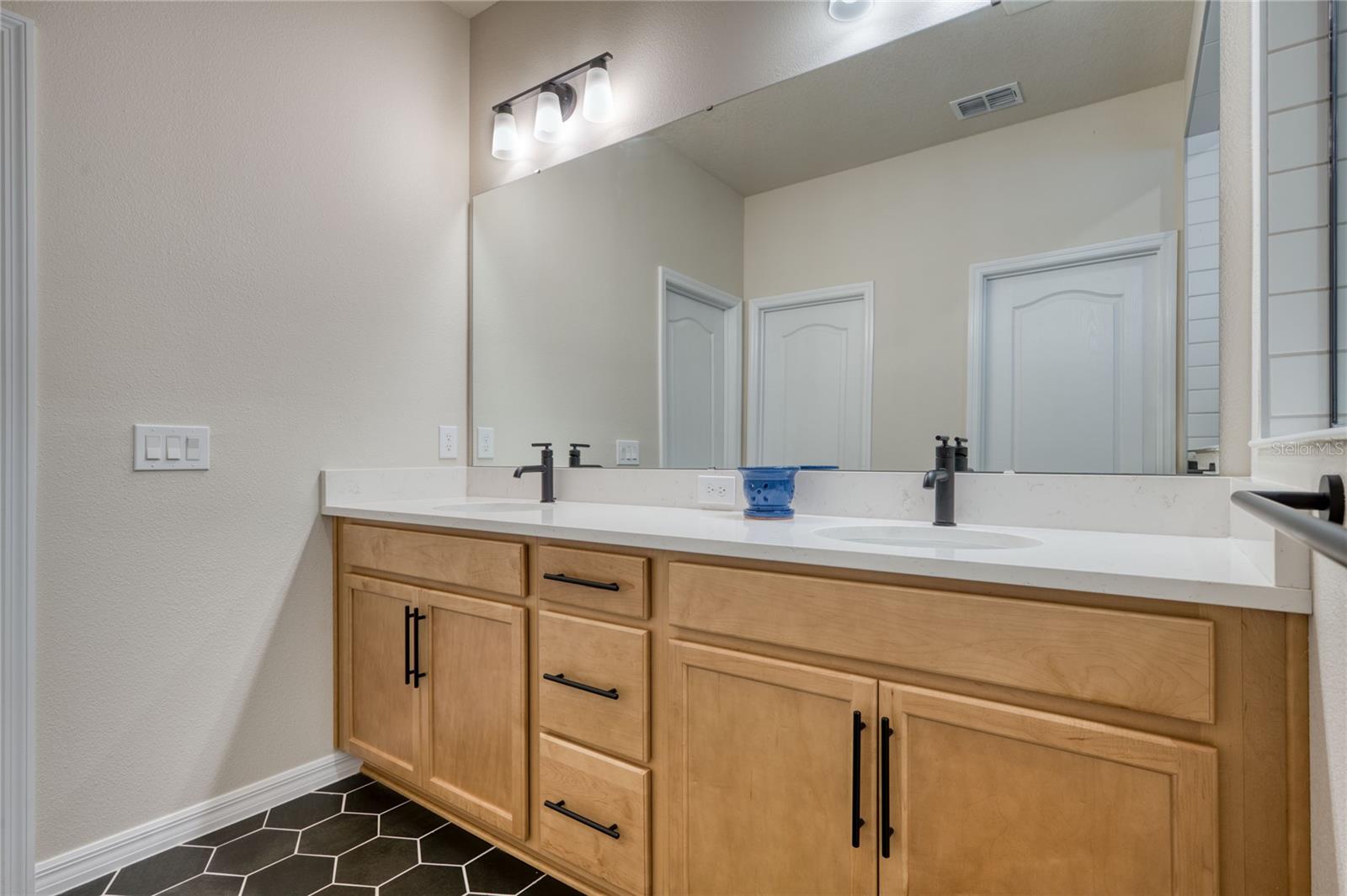 JOHNS LK NORTH - Residential