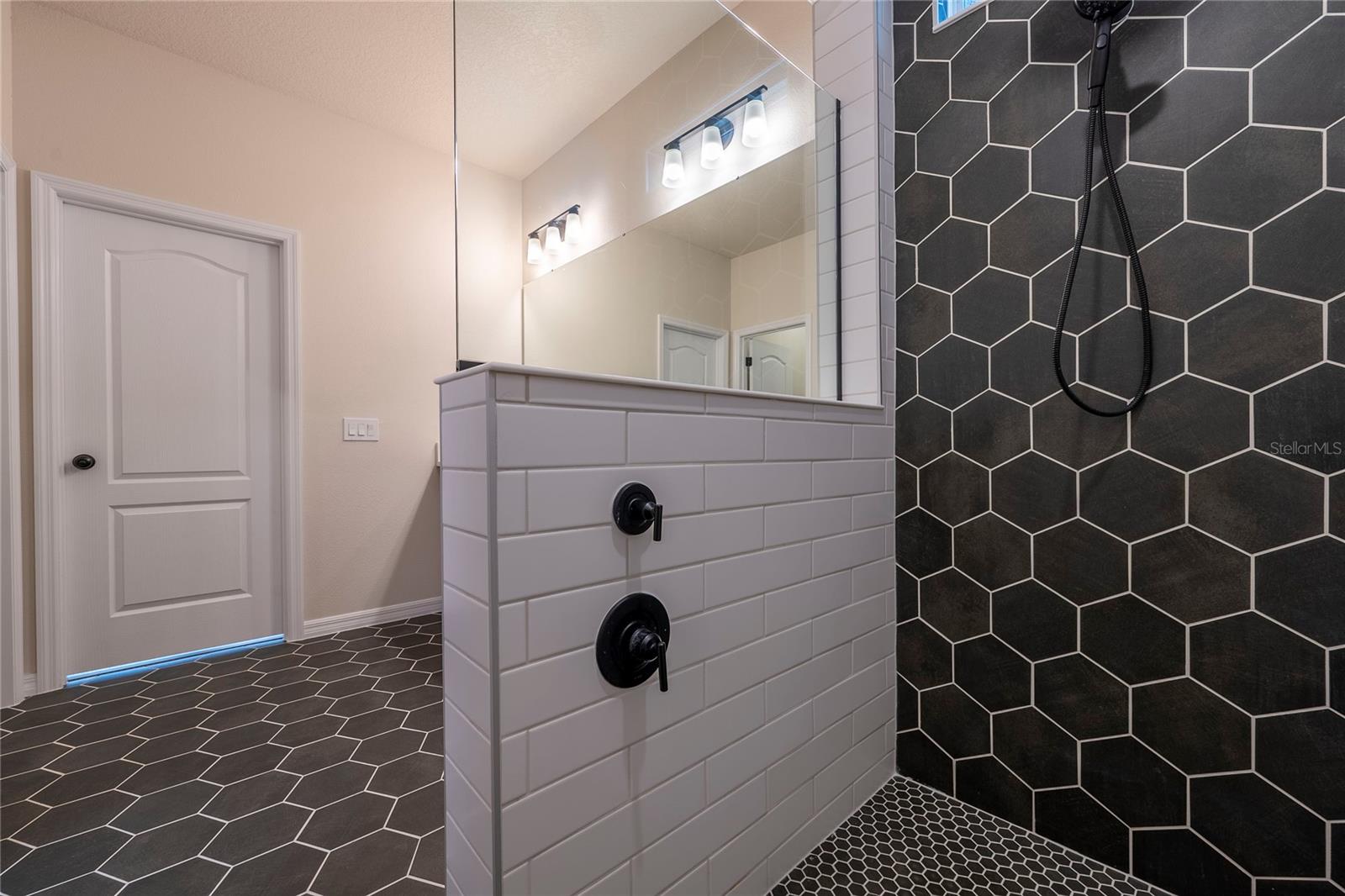 JOHNS LK NORTH - Residential