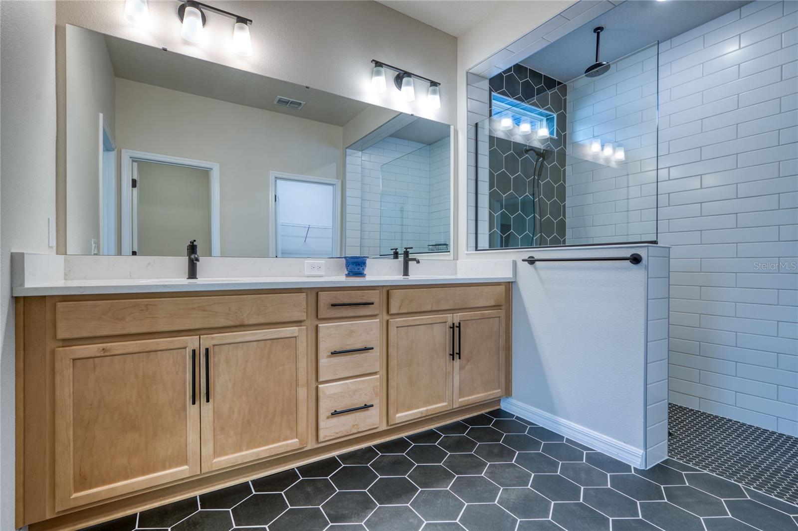 JOHNS LK NORTH - Residential