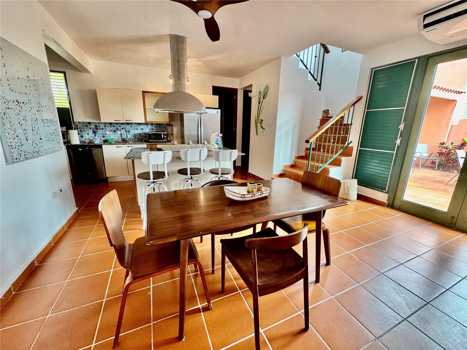 LAS VILLAS EN PALMAS I - Residential Lease