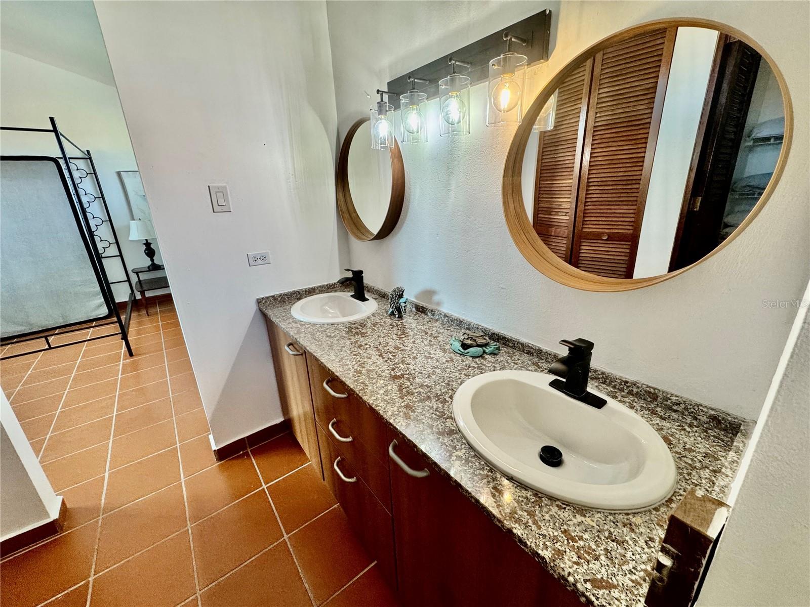 LAS VILLAS EN PALMAS I - Residential Lease