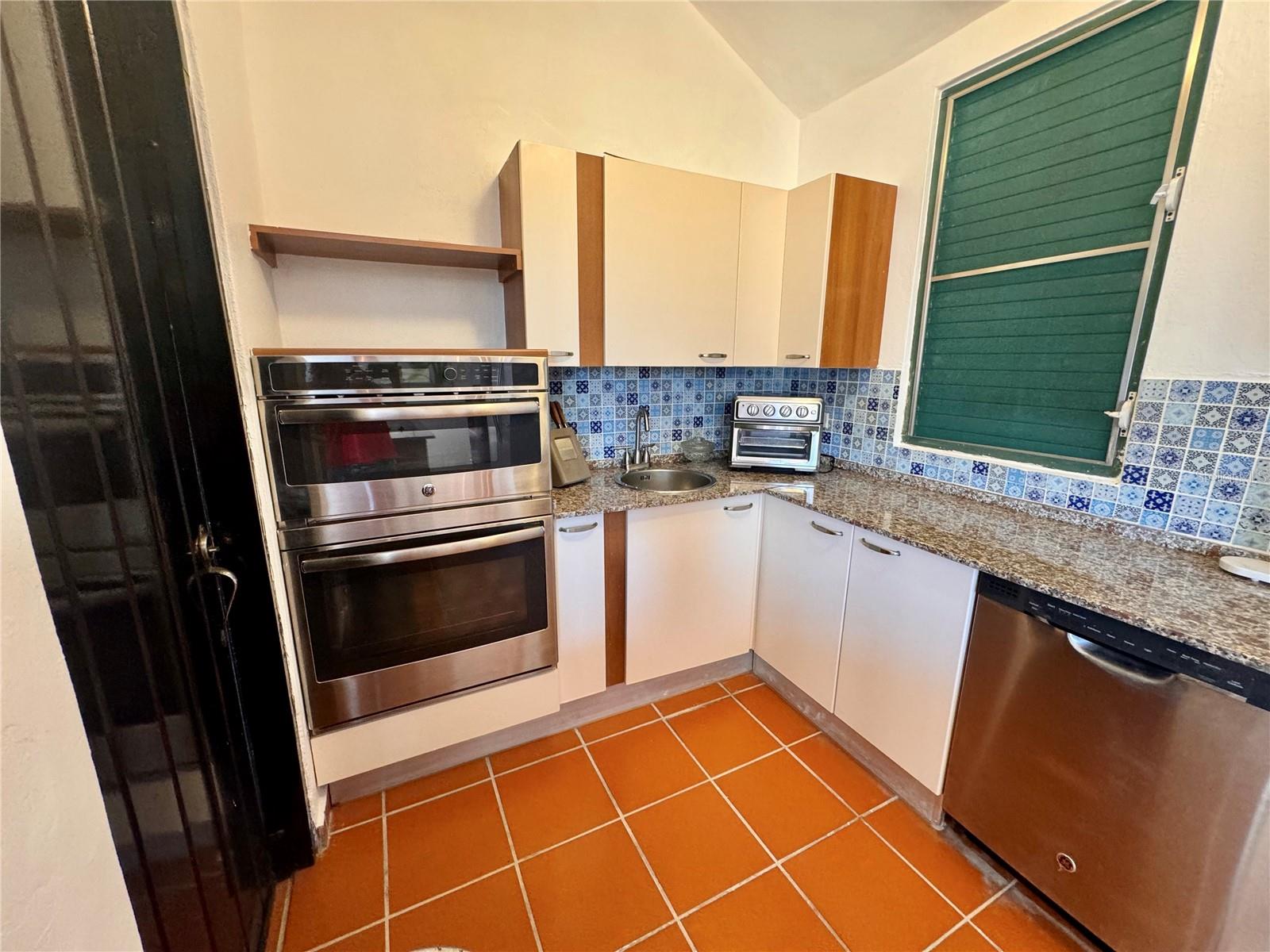 LAS VILLAS EN PALMAS I - Residential Lease