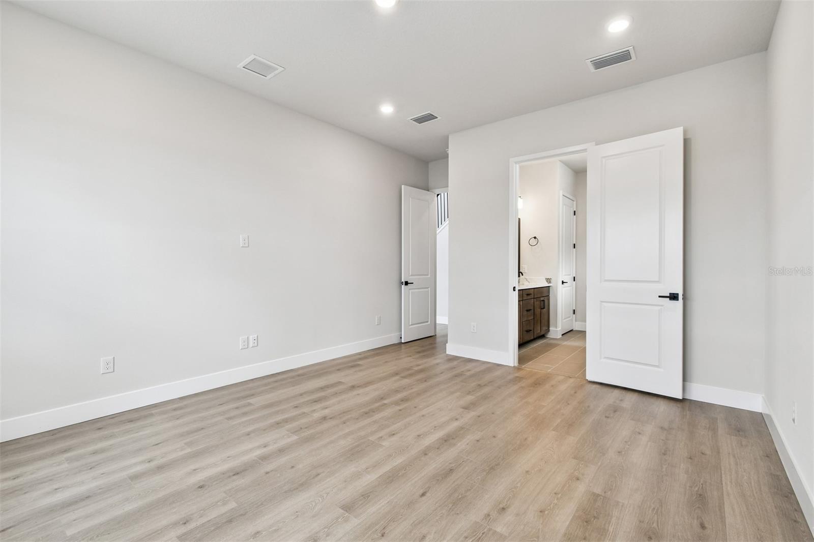 EMERALD LANDING AT WATERSIDE - Residential